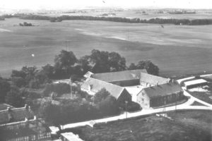 Luftfoto af Lyngby med Glamhøjgård.