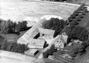 Jensgård 1981 med Glamhøjvej øverst i billedet.
