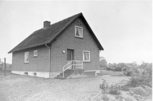 Bysvinget 11 som helt nybygget i 1960 - med wc, indlagt vand og kakkelovn.